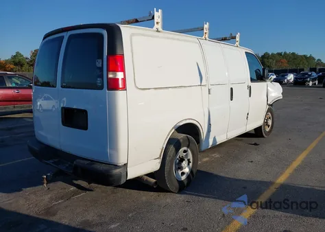 2016 Chevrolet Express 2500 Work Van z USA, uszkodzony, nr VIN 1GCWGAFF7G1119109